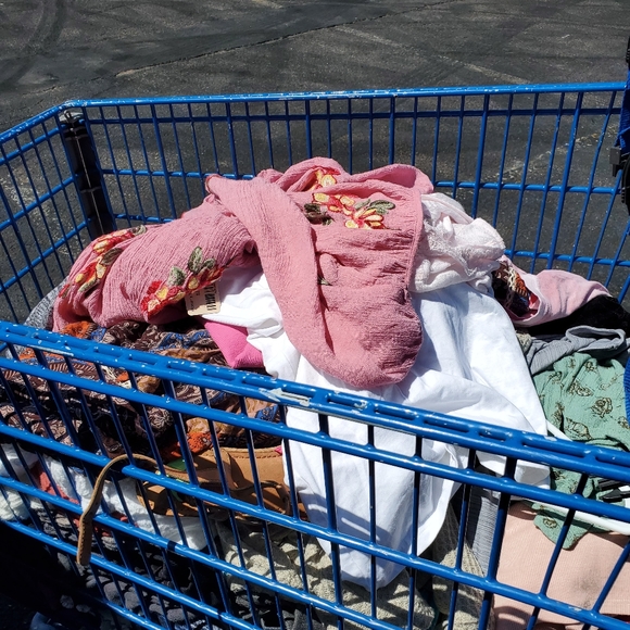 Meet your Posher, Steph 🐞 Ambassador - Picture 8 of 9